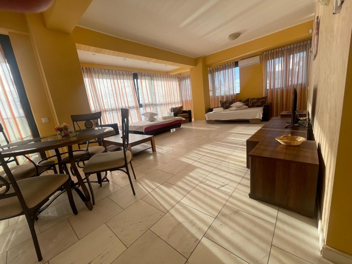 Sophia Lake View Suite Mamaia Exterior photo
