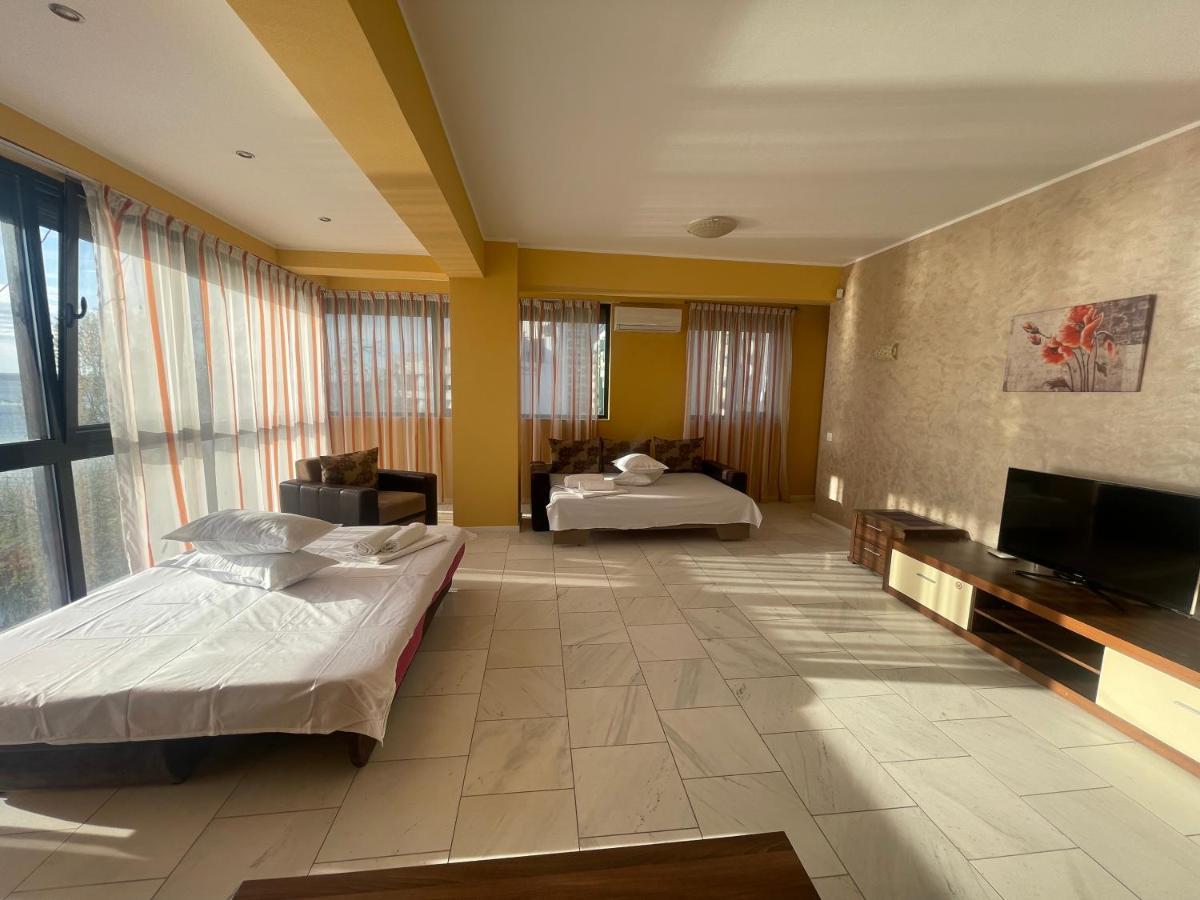 Sophia Lake View Suite Mamaia Exterior photo