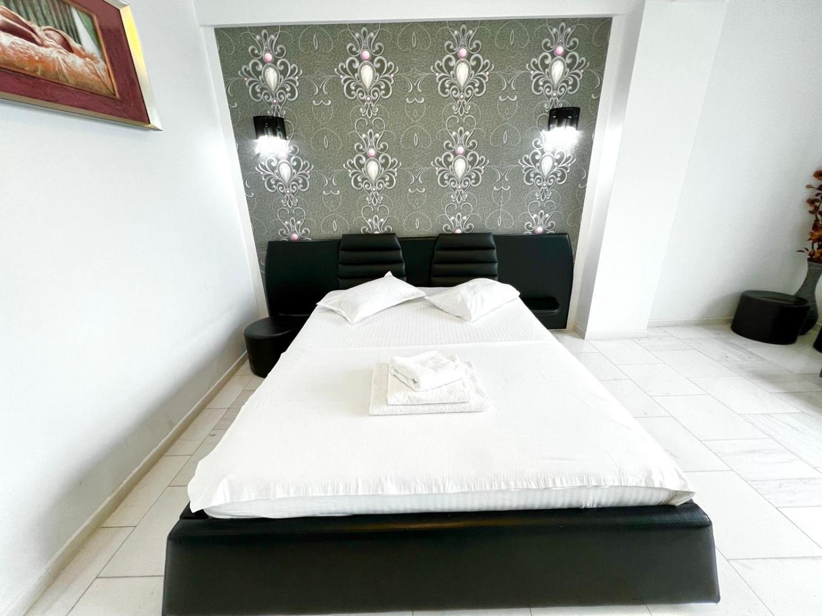 Sophia Lake View Suite Mamaia Exterior photo