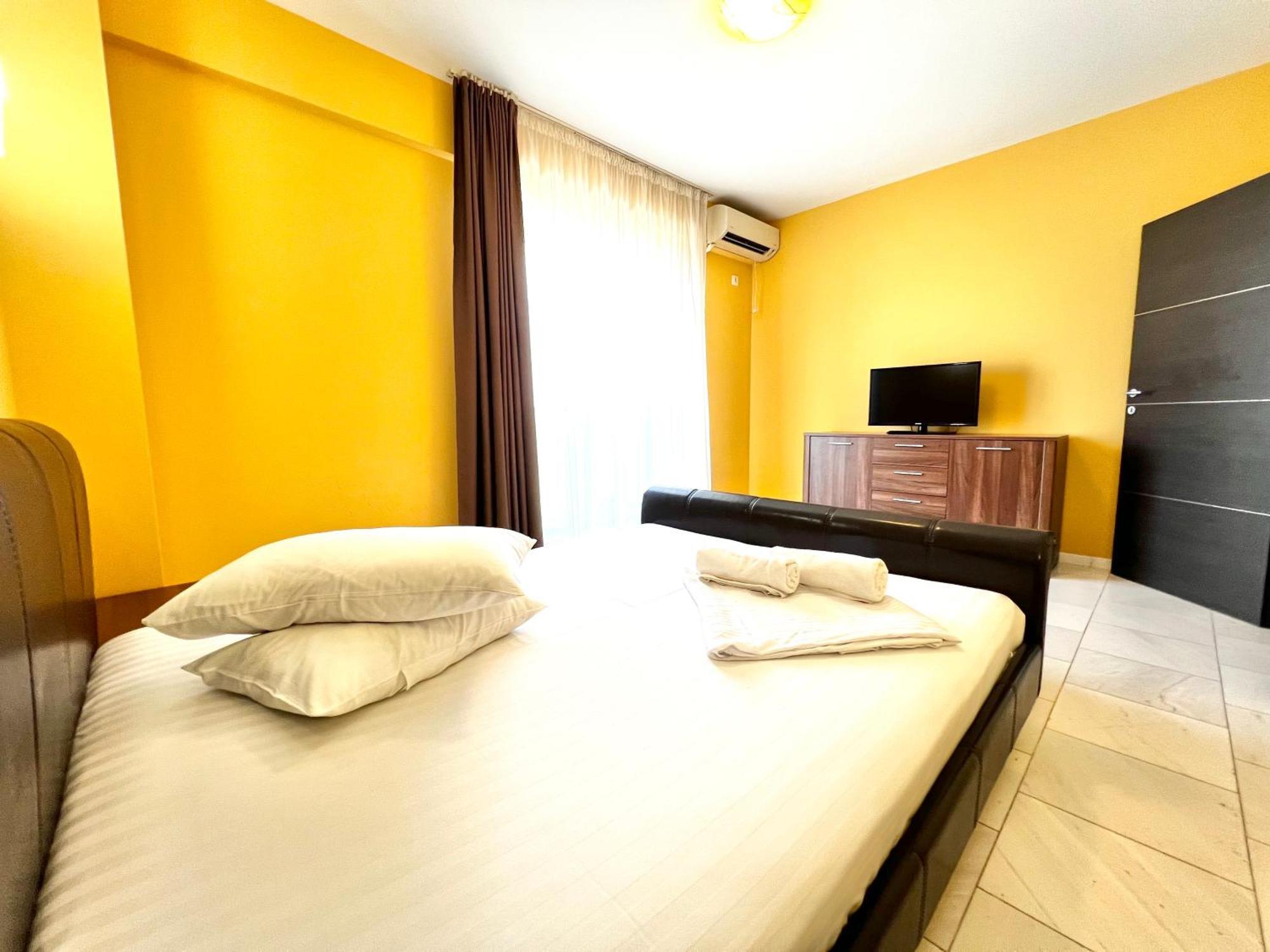 Sophia Lake View Suite Mamaia Exterior photo